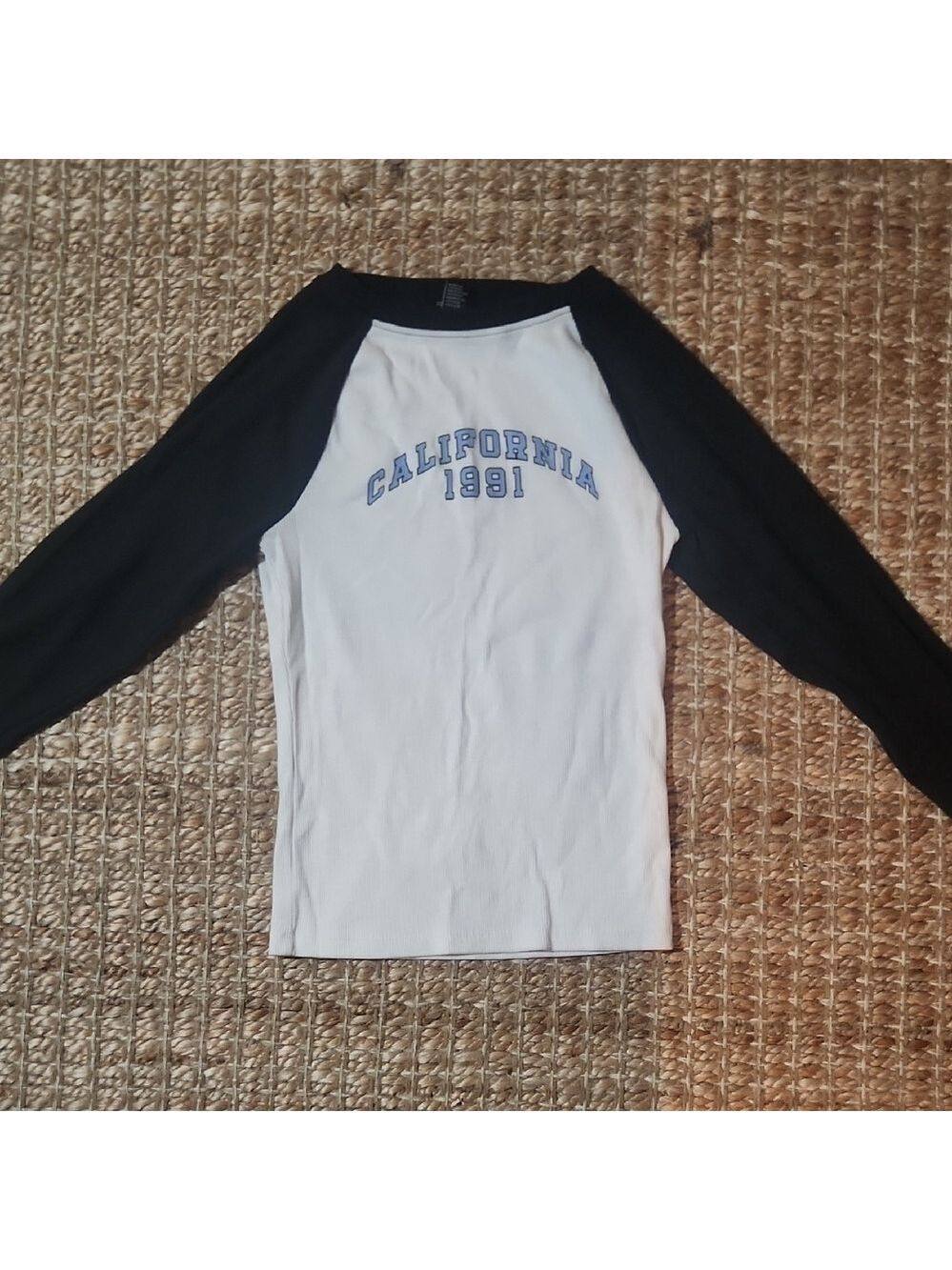 Forever 21 Black and White Screenprint Ribbed Baseball XS Comfy Long Sleeve Tee